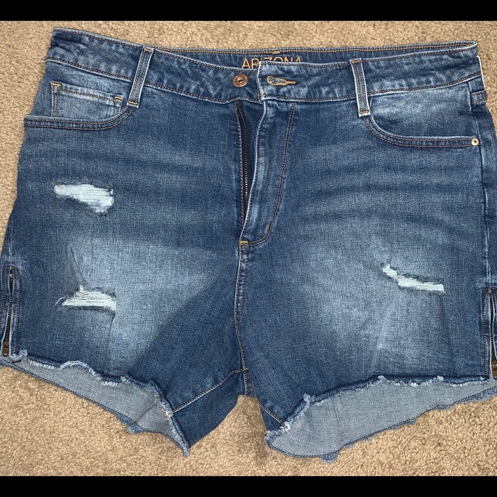 Distressed shorts